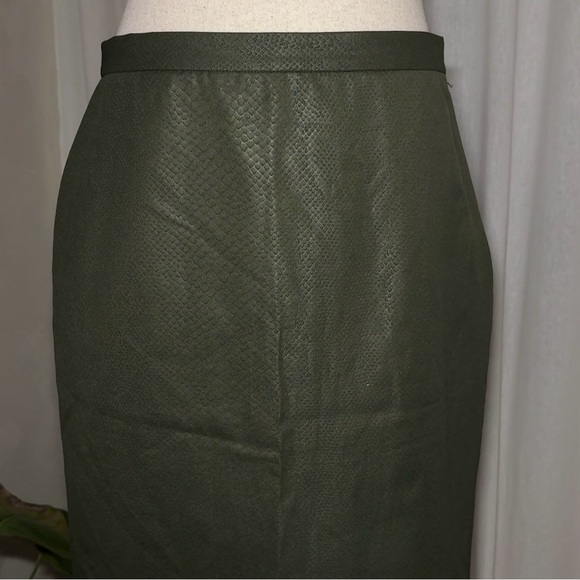 Club Monaco Dresses & Skirts - Club Monaco Olive Green Faux Leather Textured Women's Midi Skirt size 8